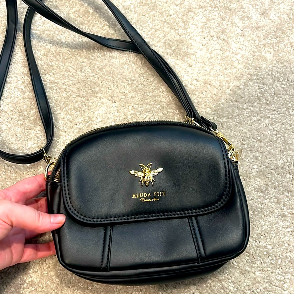 Super cute purse brand new never used adjustable straps🖤